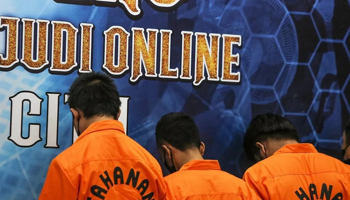 Tersangka kasus judi online saat konferensi pers di Bareskrim Polri, Jakarta, Senin (20/1/2025. (foto/ANTARA)