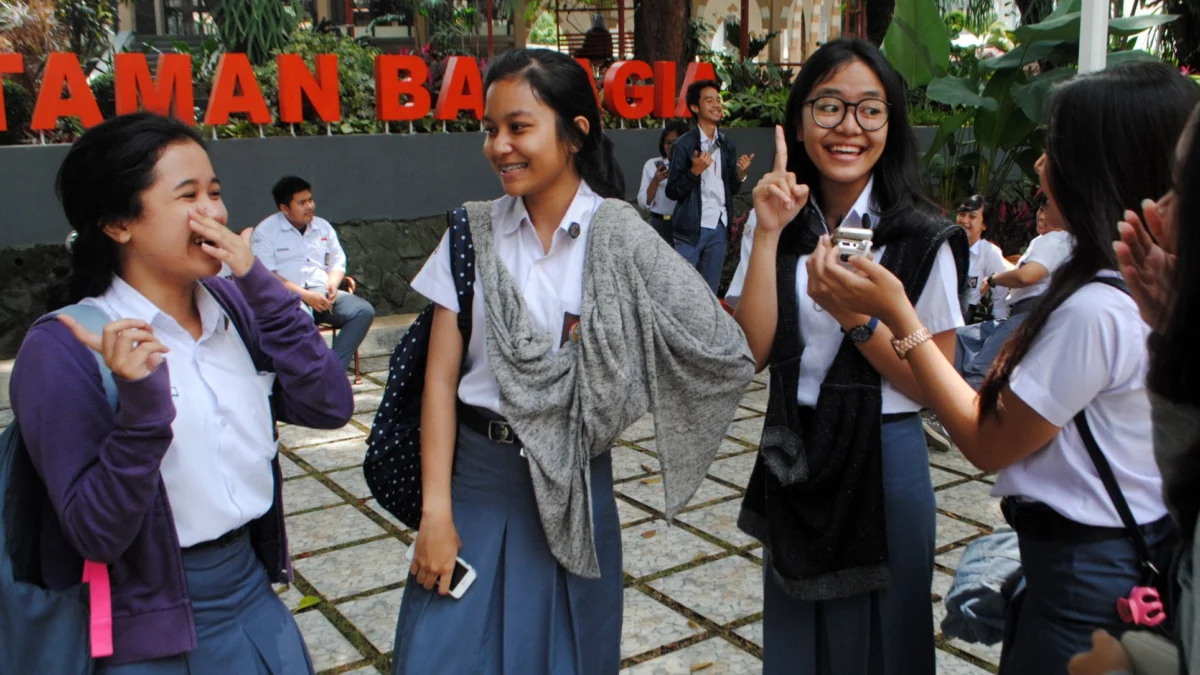 Polemik penahanan ijazah SMASMK di Jawa Barat dengan surat edaran Disdik membuat Ketua Forum Kepala Sekolah SMA Swasta angkat bicara.
