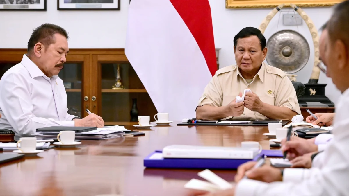 Presiden Prabowo Subianto mengeluarkan instruksi presiden untuk melakukan efesiensi penggunaan anggaran baik yang ada di APBN dan APBD.