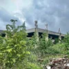 Proyek pembangunan Gedung Olahraga yang dilakukan oleh Dispora Kabupaten Bandung Barat dengan Pagu Anggaran Rp 7,6 miliar dibiarkan mangkrak