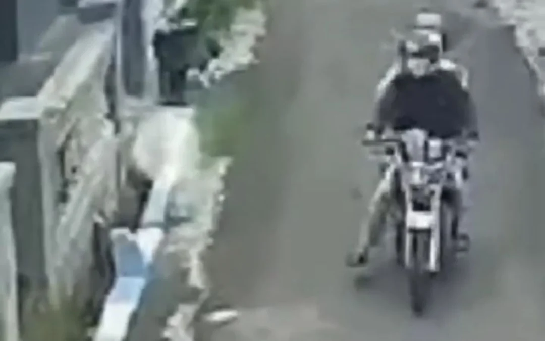 Viral Pelaku Pembuang Bayi Berumur 3 Hari Terekam CCTV Viral Pelaku Pembuang Bayi Berumur 3 Hari Terekam CCTV