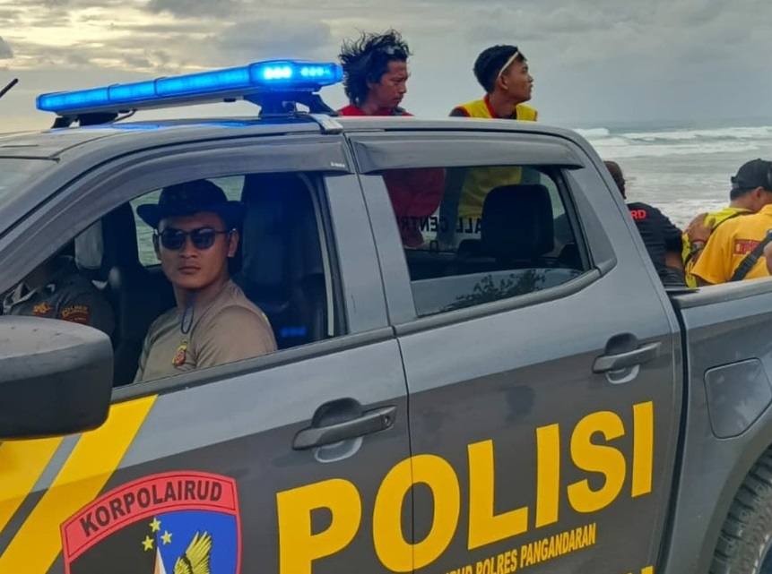 Seorang anggota Polisi Bripka Anditya Munartono dari Polda Jawa Barat dikabarkan meninggal dunia karena tenggelam di pantai Pangandaran.