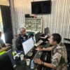 Mantan Kepala Desa Malasari, Cimeunyan, Kabupaten Bandung berinisial T yang saat itu menjabat dari periode 2017 hingga 2023 saat diperiksa Polresta Bandung terkait tindakan korupsi. Foto Ilustrasi
