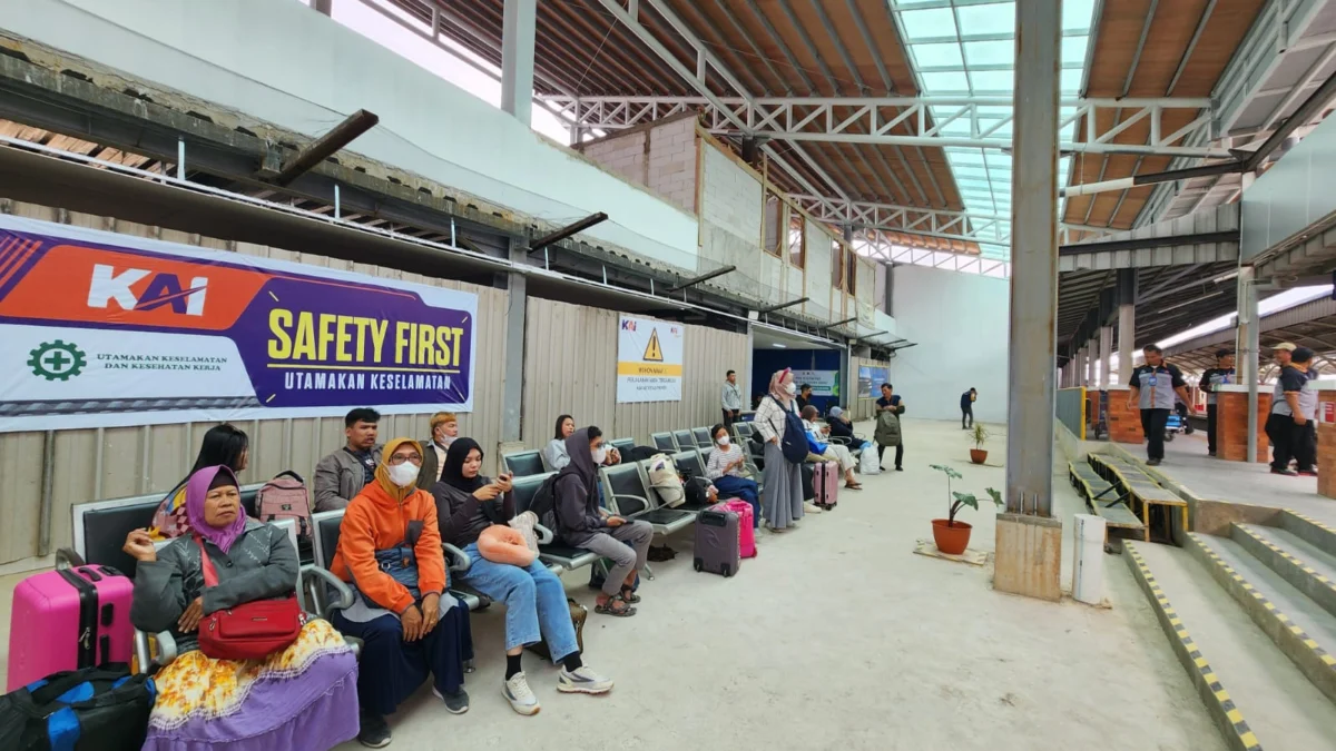Suasana Stasiun Bandung, Kiaracondong, dan Tasikmalaya Masih Ramai Melayani Penumpang Pasca Tahun Baru