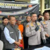 Pelaku Pencabulan Terhadap Anak Tirinya, Sugiyanto (59) saat Ditangkap Oleh Polres Cimahi/Firman Satria/Jabar Ekspres/