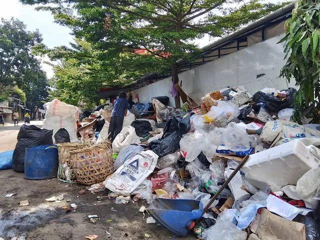 Masalah Sampah di Pasirkaliki Butuh Penanganan Serius Penumpukan Sampah di Wilayah Cimahi Masih Terjadi/Firman Satria/Jabar Ekspres