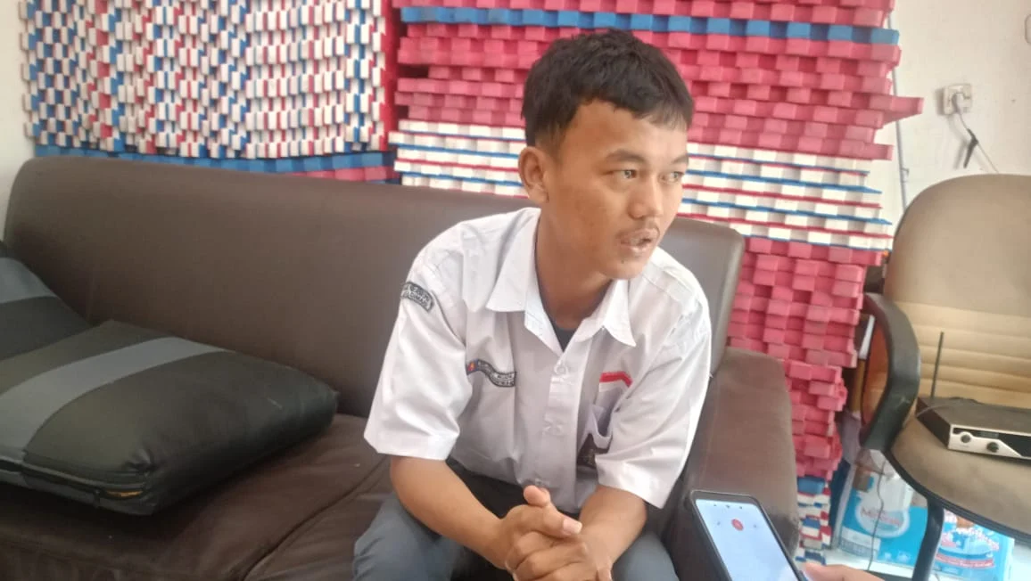 Muhammad Nur Huda (19) Rela Nyambi Sebagai Drivel Ojek Online Demi Bantu Ekonomi Keluarga (mong)