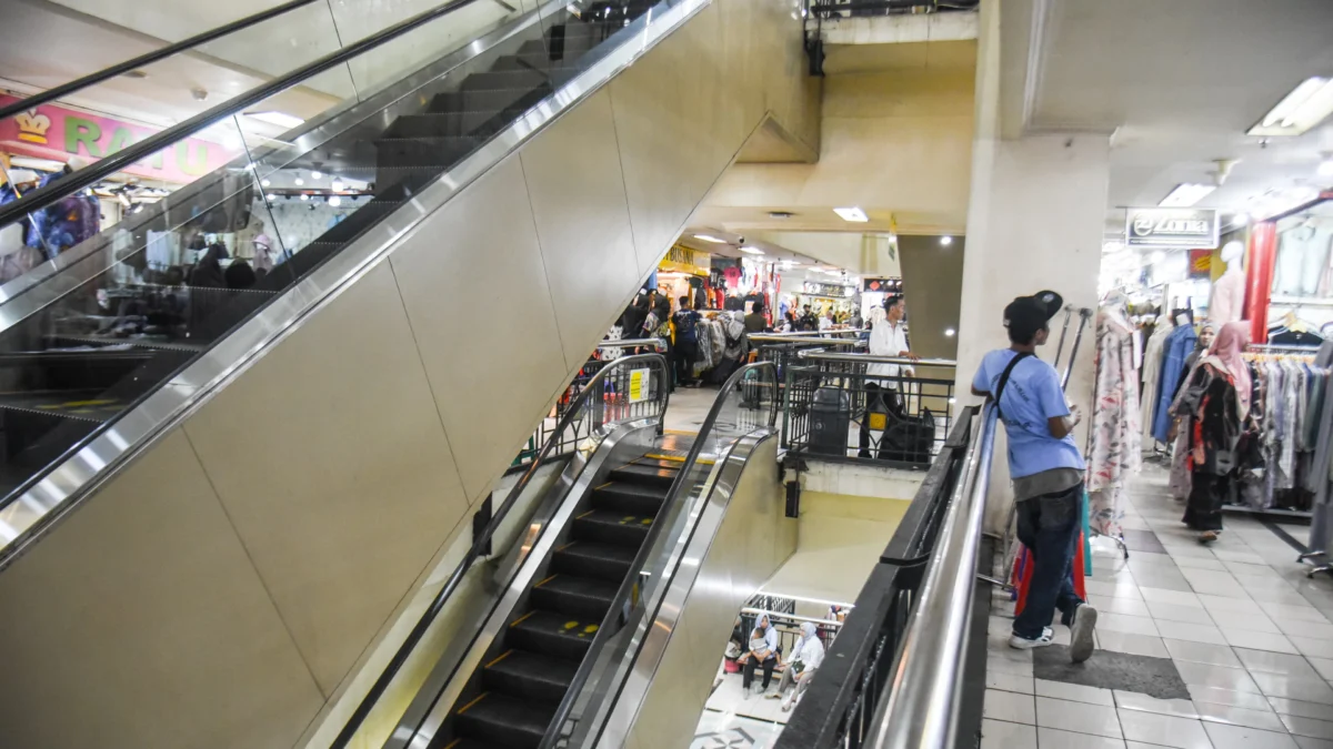 Suasana terkini lapak pedagang di Pasar Baru Trade Center, Kota Bandung. : Dimas Rachmatsyah / Jabar Ekspres