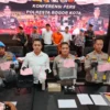 Fakta Baru Dibalik Pembunuhan Satpam Mobil Rental di Bogor, Tersangka Diancam Hukuman Seumur Hidup Kapolresta Bogor Kota, Kombes Pol Eko Prasetyo bersama jajaran saat menunjukkan sejumlah barang bukti, Senin (20/01) Sore. (Yudha Prananda / Jabar Ekspres)