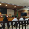 Dok. Sidang perkara kasus korupsi Pasar Sindangkasih, Cigasong, Kabupaten Majalengka yang melibatkan mantan Pj Bupati Bandung Barat Arsan Latif. Foto. Sandi Nugraha / Jabar Ekspres)