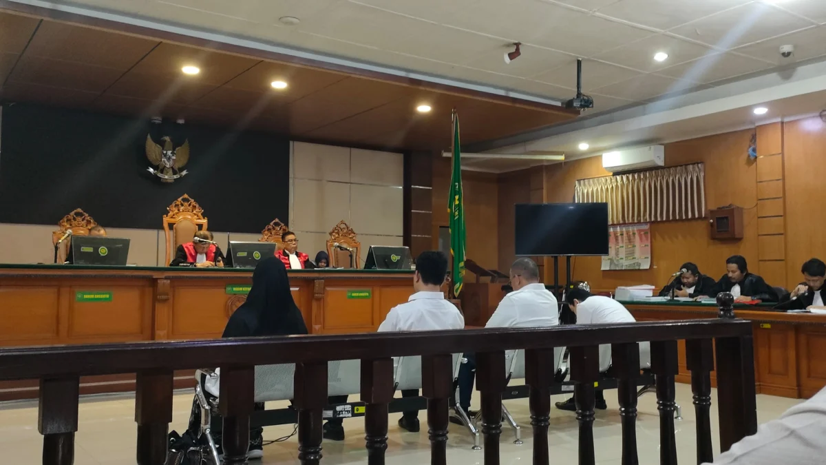 Dok. Sidang perkara kasus korupsi Pasar Sindangkasih, Cigasong, Kabupaten Majalengka yang melibatkan mantan Pj Bupati Bandung Barat Arsan Latif. Foto. Sandi Nugraha / Jabar Ekspres)