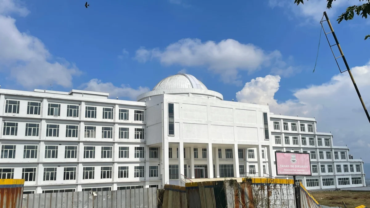 Gedung baru DPRD Bandung Barat di Jalan Raya Cijamil-Cisarua, Kecamatan Ngamprah. Dok Jabar Ekspres/wit