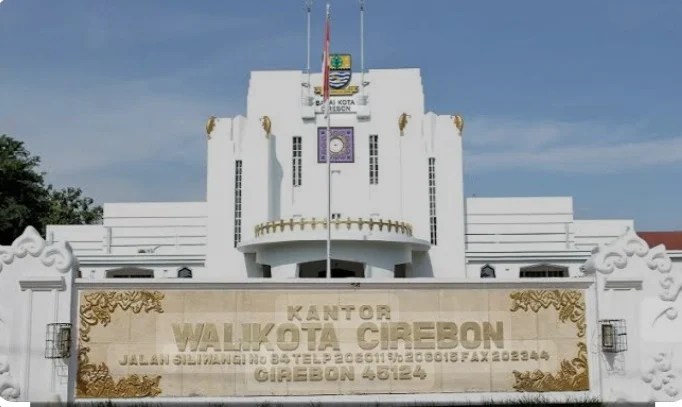 Gedung Pemerintah Kota Cirebon.