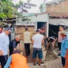 Sebuah kios semi permanen yang diduga menjadi tempat peredaran obat keras di Jalan Raya Kopo Katapang, Desa Pangauban, Kecamatan Katapang, Kabupaten Bandung dibongkar oleh pihak kepolisian pada Rabu (22/1). Foto Istimewa
