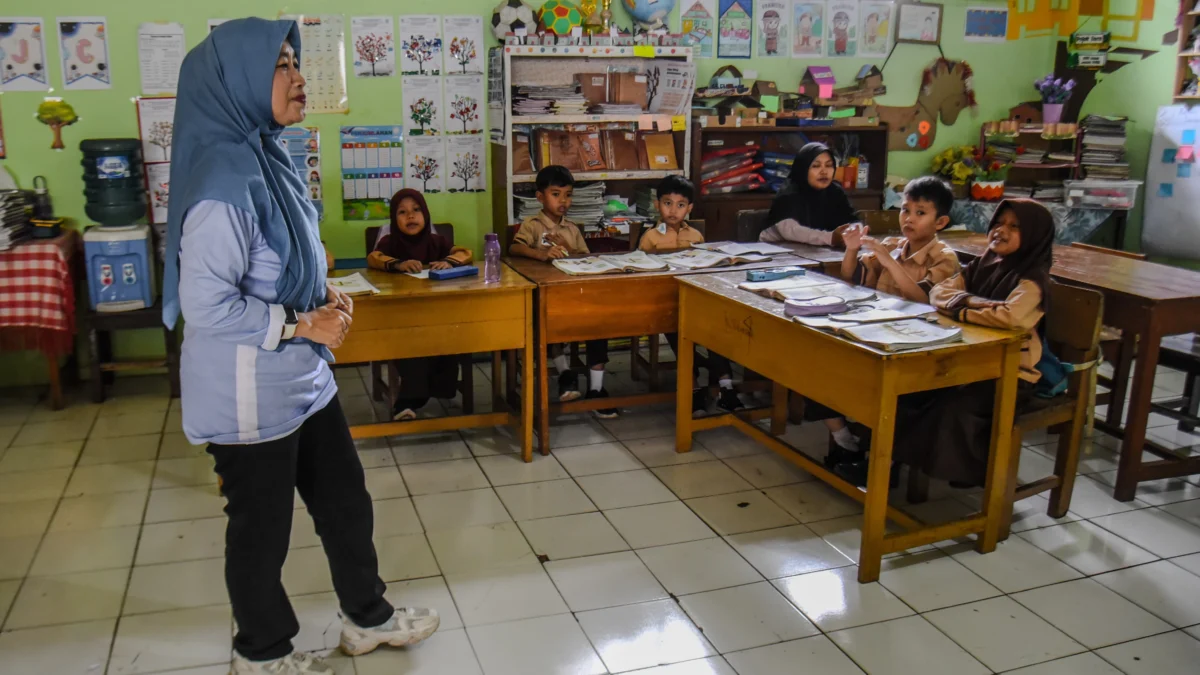 Sejumlah murid mengikuti pelaksanaan pembelajaran di SDN 179 Sarijadi, Kota Bandung, Rabu (22/1). Foto: Dimas Rachmatsyah / Jabar Ekspres