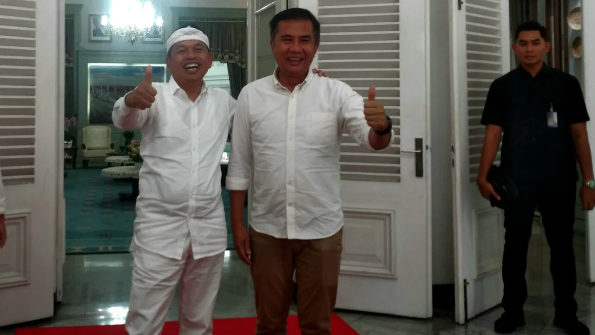 Gubernur Jabar terpilih Dedi Mulyadi dan Pj Gubernur Jabar Bey Triadi Machmudin selepas Rapim di Gedung Pakuan, Rabu (22/1)