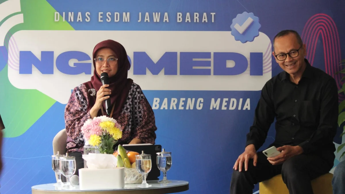 Kepala Dinas ESDM Jabar Ai Saadiyah Dwidaningsih (kiri).