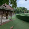 Kondisi Taman Eco Park di dekat area Sungai Citanduy nampak tak terawat, Kamis 23 Januari 2025. DLH Banjar mengklaim sarana yang ada sudah lapuk dimakan usia.
