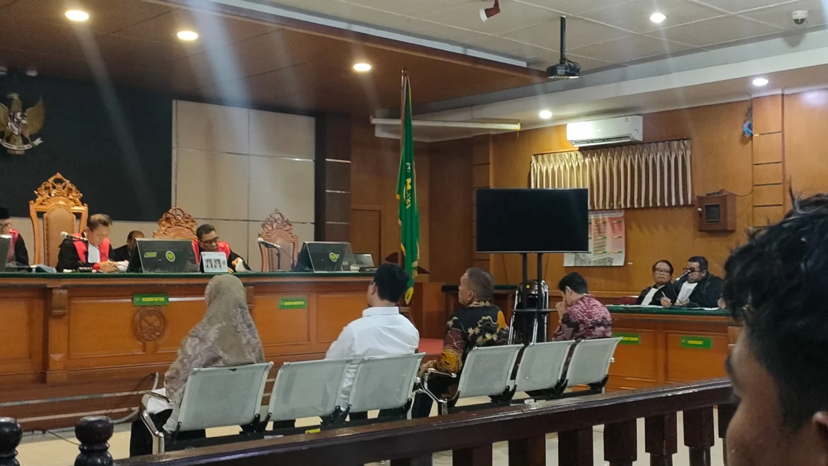 Dok. Para terdakwa kasus korupsi Pasar Cigasong saat menjalani sidang putusan. Kamis (23/1). Foto. Sandi Nugraha.