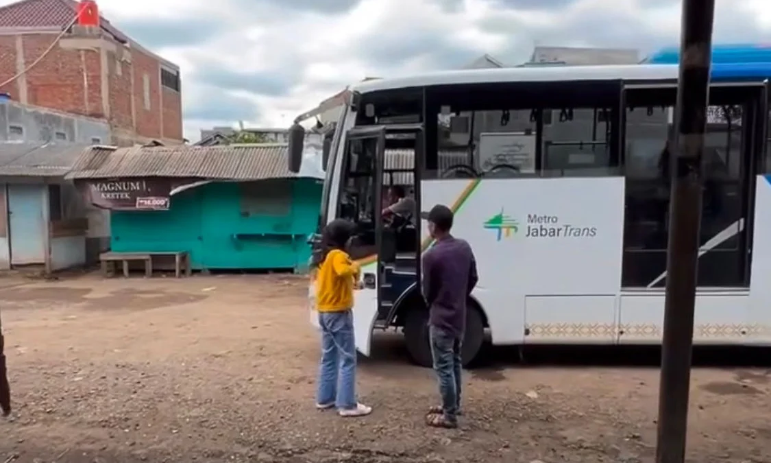 Viral di media sosial, memperlihatkan memperlihatkan kondisi pemberhentian akhir Metro Jabar Trans (MJT) koridor 6 (leuwipanjang - majalaya) yang berada di pasar Majalaya Kabupaten Bandung masih memprihatinkan. Foto Istimewa