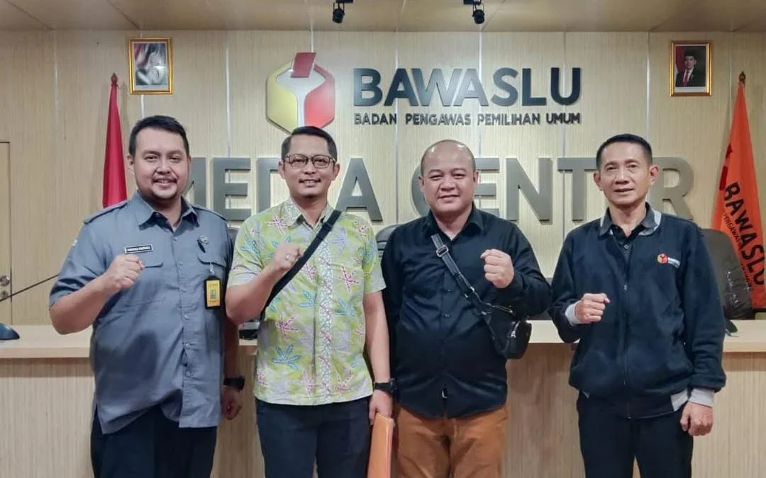 Bawaslu Kota Cimahi usai Menyerahkan Laporan Akhir Kehumasan Pemilu ke Bawaslu RI (ist)