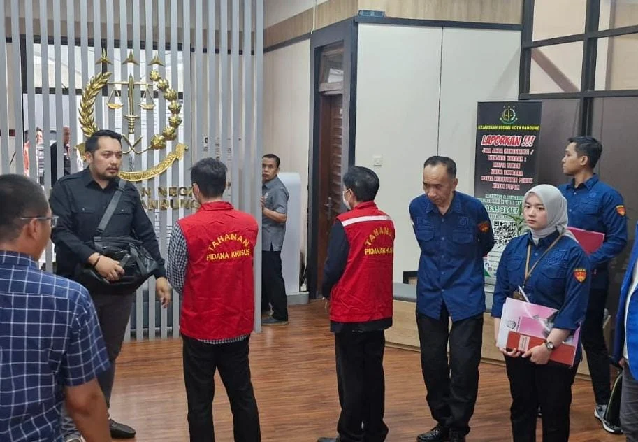 Kasus Dugaan Penyimpangan Dana PIP di STIA Bagasasi Bandung, Kejari Tetapkan 2 Orang Tersangka Dok. Kejari Bandung Tetapkan kepala yayasan dan bendahara di STIA Bagasasi Bandung sebagai tersangka dugaan kasus penyimpangan dana PIP.