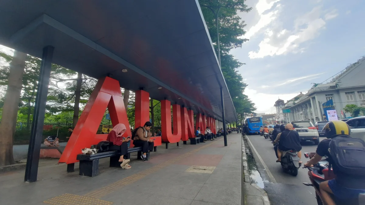 Alun-Alun Kota Bandung: Destinasi Ikonik yang Selalu Ramai Pengunjung Alun-Alun Bandung - Muhammad Naufal Alfarisi/MAGANG JABAR EKSPRES