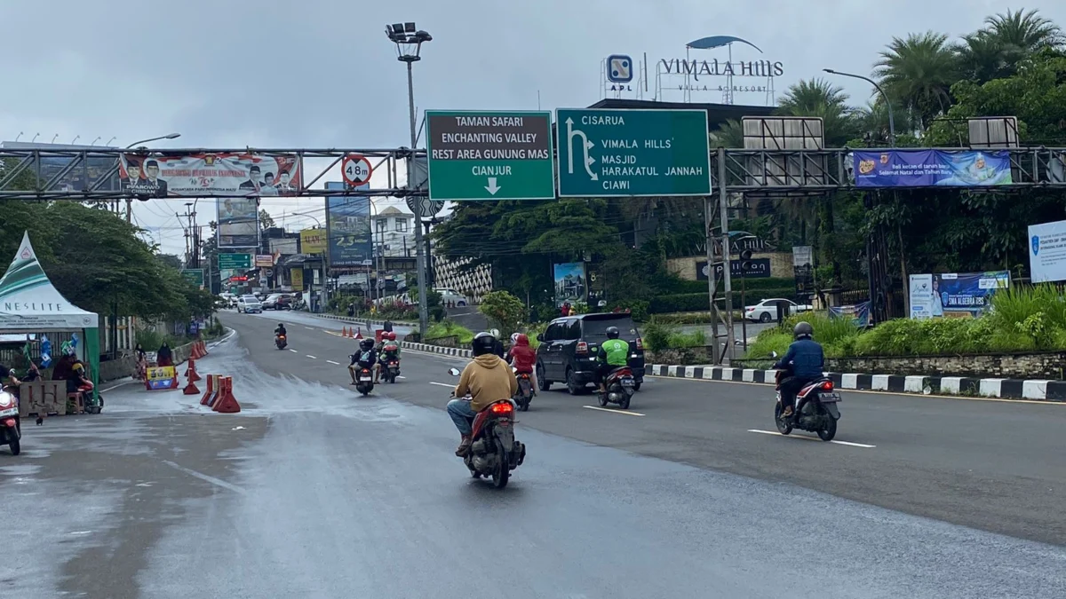 Situasi arus lalu lintas Simpang Gadog setelah pihak Satlantas Polres Bogor berlakukan kembali arus normal atau dua arah, Rabu (29/1)/Regi/Jabar Ekspres/