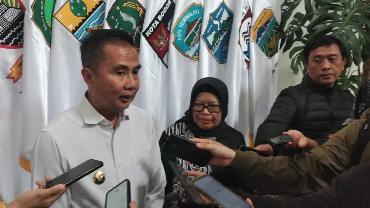 Pj Gubernur Jabar Bey Machmudin saat merespon kasus Pagar Laut Bekasi, Kamis (30/1).
