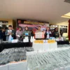 Gagalkan Peredaran Narkoba dan Miras, Polresta Bandung Sita 1,9 Juta Butir Obat Keras dan Ribuan Botol Miras. Foto Agi