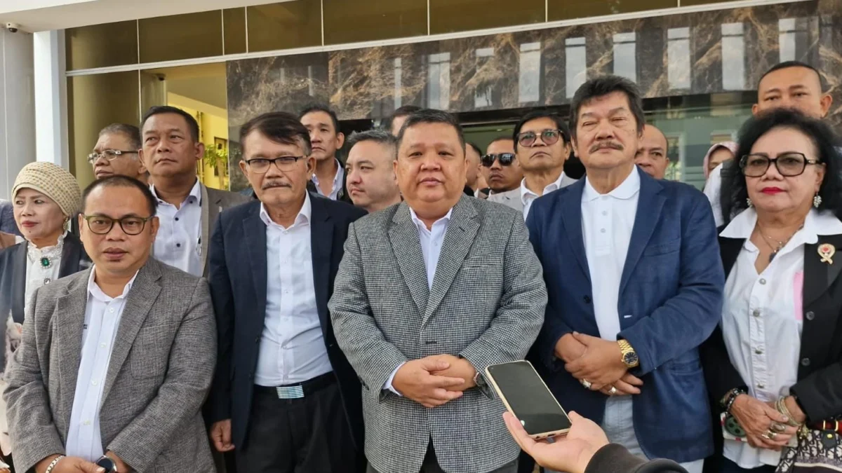 Dok. Perwakilan Tim Hukum Jabar Istimewa, Jutek Bongso (tengah). Jum'at (31/1). Foto. Sandi Nugraha.