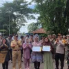 Pemkab Bogor Berikan Penghargaan kepada Emak-Emak Penghadang Pencuri Gas Pemkab Bogor Berikan Penghargaan kepada Emak-Emak Penghadang Pencuri Gas