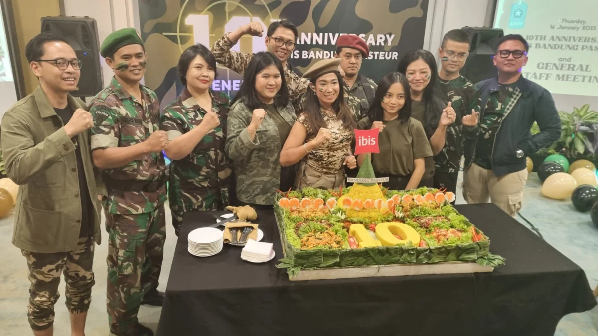 Perkuat Semangat Satu Tujuan! Ibis Bandung Pasteur Rayakan 10th Anniversary Bertema Army Looks