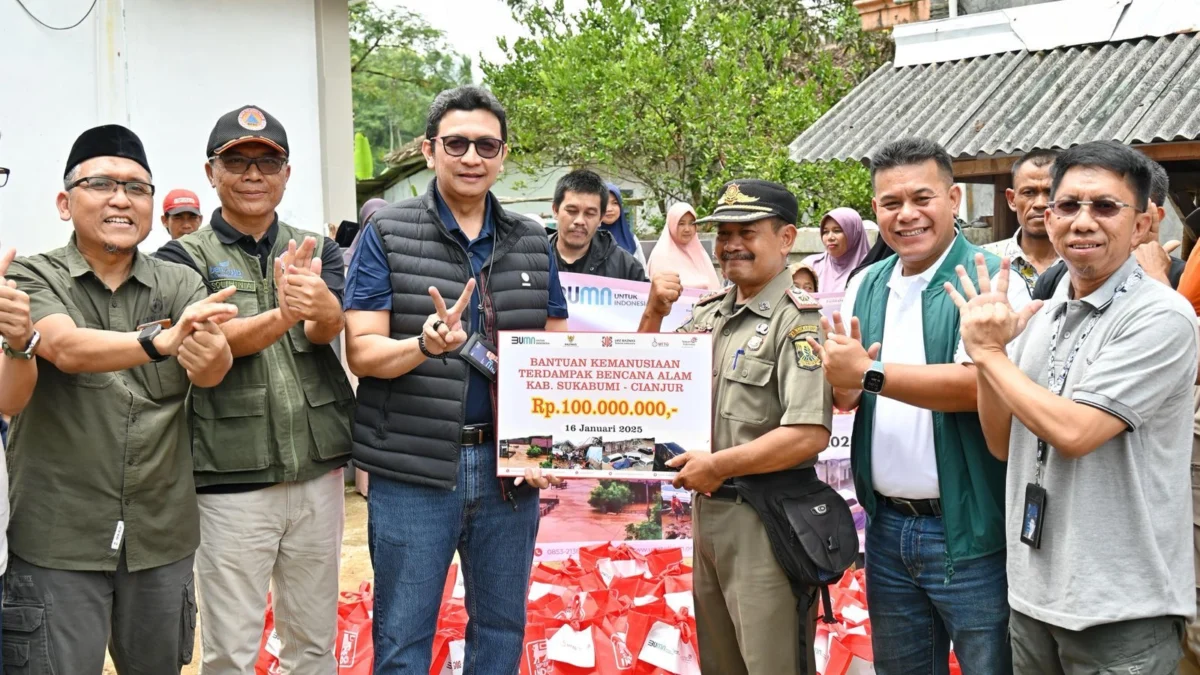 Telkom 2 Serahkan Bantuan Bagi Korban Bencana Sagaranten, Sukabumi