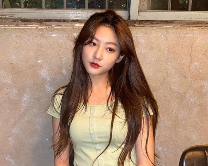 Artis muda Korea Selatan Kim Sae Ron yang dikabarkan Meninggal Dunia di rumahnya pada Minggu (16/2) sore.