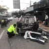 Minibus Terbalik