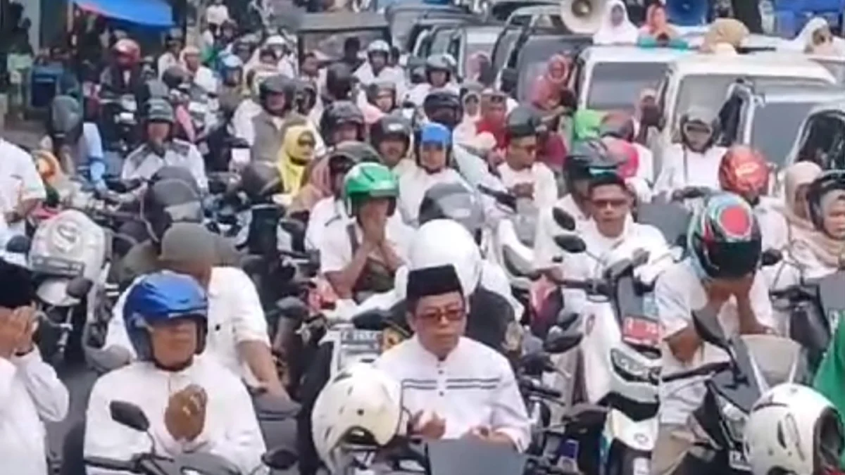 Ribuan warga Kota Banjar tumpah di jalanan saat mengikui pawai Tarhib jelang Ramadan 1446 hijriah, Rabu 26 Februari 2025. (Cecep Herdi/Jabar Ekspres)