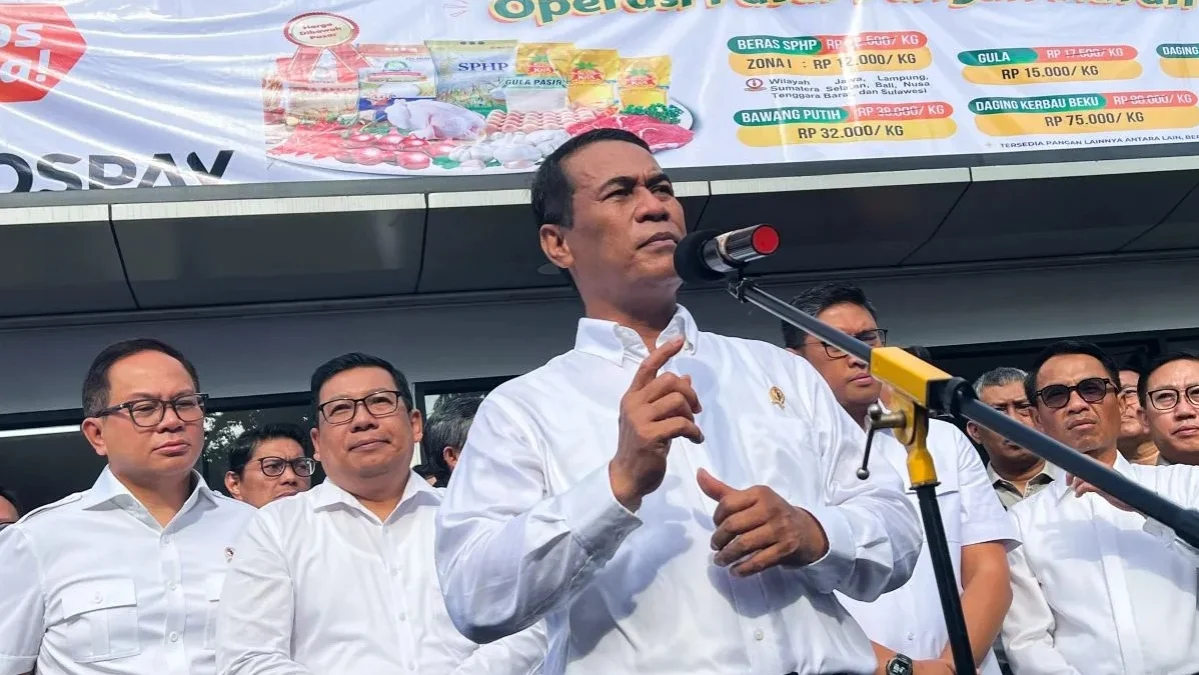 Menteri Pertanian (Mentan) Andi Amran Sulaiman (tengah). (foto/ANTARA)