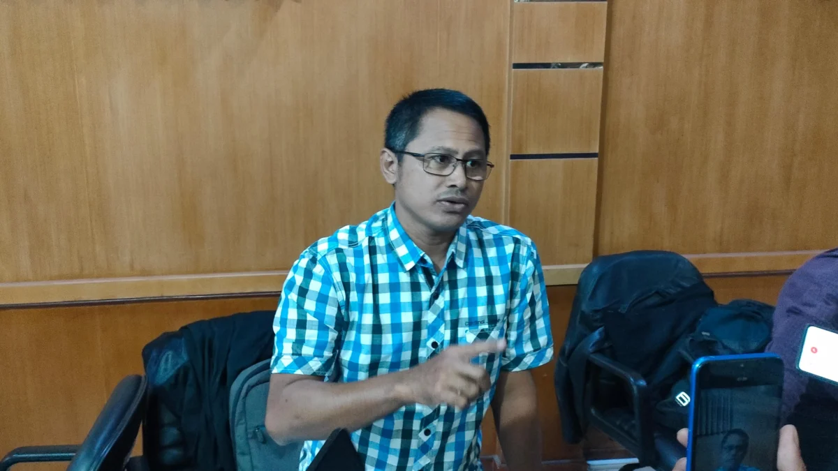 Kasus Korupsi Bandung Smart City: Uang Rp1,3 Miliar Mengalir ke 3 Anggota DPRD Dok. JPU KPK, Tony Indra saat beberkan keterangan saksi yang dihadirkan dalam sidang lanjutan korupsi Bandung Smart City. Selasa (25/2). Foto. Sandi Nugraha.