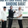 Bupati dan Wakil Bupati Bandung Barat Jeje Ritchie Ismail dan Asep Ismail saat menyerahkan visi dan misi di Kantor Pemkab KBB beberapa waktu lalu. Dok Jabar Ekspres/Suwitno