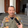 Kepala Satpol PP Kota Bandung, Rasdian saat ditemui di Balai Kota Bandung, Kamis (13/2)