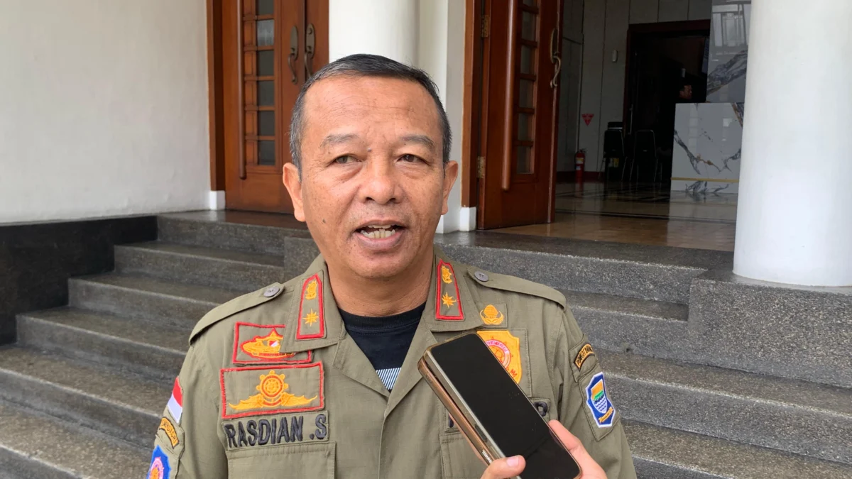 Kepala Satpol PP Kota Bandung, Rasdian saat ditemui di Balai Kota Bandung, Kamis (13/2)