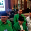 Pemungutan Ulang Pilkada Tasikmalaya jadi Angin Segar PPP Plt Ketua DPW PPP Jabar Pepep Saepul Hidayat (kiri) didampingi Plt. Sekretaris DPW PPP Jabar Zaini Shofari (kanan) saat menyampaikan arah politik PPP.