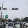 Kondisi antrian lalu lintas di lampu merah Kiaracondong - Dewi Regita / Magang Jabar Ekspres