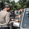 Dok. Polisi saat berikan penindakan tilang kepada pengendara yang melanggar aturan lalu lintas. Dok. Jabar Ekspres.