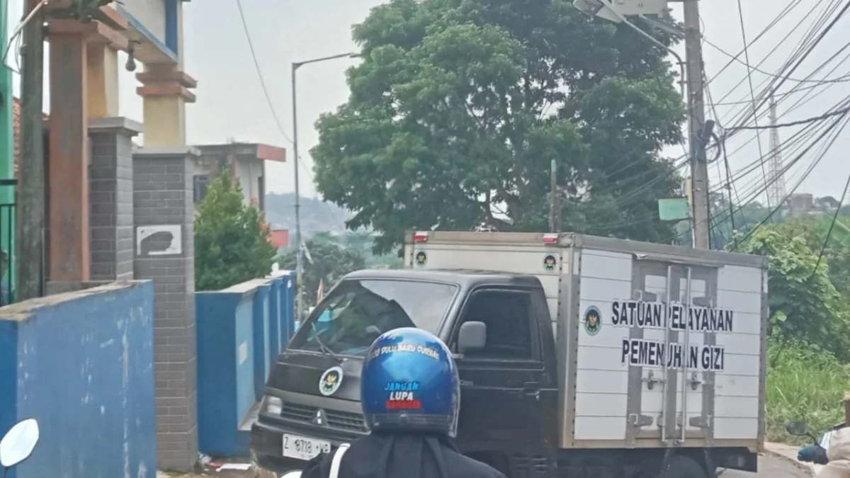SMA Negeri Jatinangor menolak program Makan Bergizi Gratis (MBG) lantaran penyaluran yang diterima siswa dalam kondisi basi.