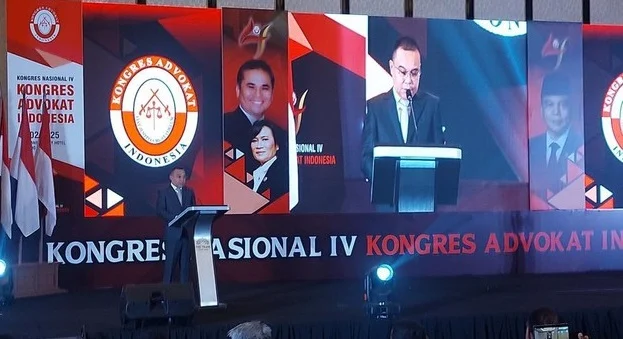 Kongres Nasional KAI Dihadiri Sejumlah Kabinet Merah Putih Wakil Ketua DPR RI sekaligus Ketua Dewan Pengawas KAI Sufmi Dasco Ahmad saat memberikan sambutan dalam kongres nasional KAI di Tras Luxury Hotel Bandung, Senin, 10 Februari 2025.