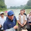 Menteri LH, Hanif Faisol Nurofiq bersama jajarannya saat meninjau Danau Lido di KEK MNC Lido City, Cigombong, Bogor, Sabtu (1/2). (Yudha Prananda / Jabar Ekspres)