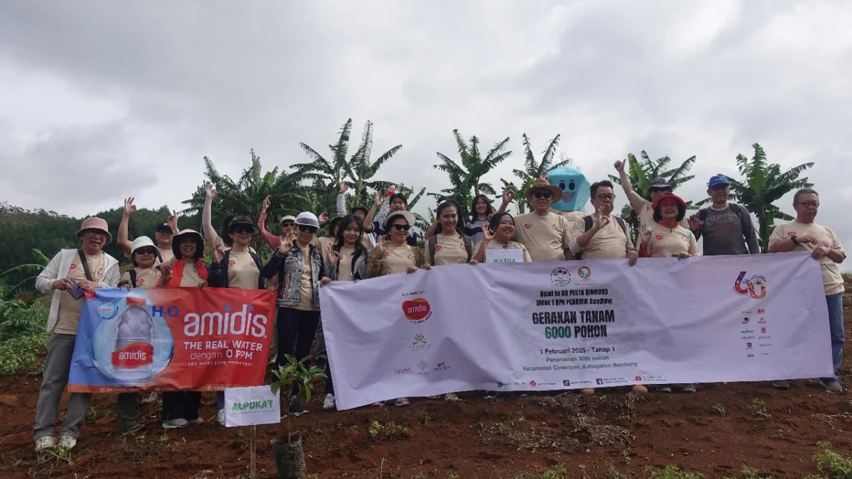 Yayasan Odesa Indonesia bersama SMAK 1 Penabur Bandung tanam 3000 bibit pohon.