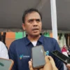 Plt Kepala Dinkes Kabupaten Bogor saat memberikan keterangan kepada wartawan di area Gor Pakansari, Cibinong, Kabupaten Bogor, Minggu (2/2).